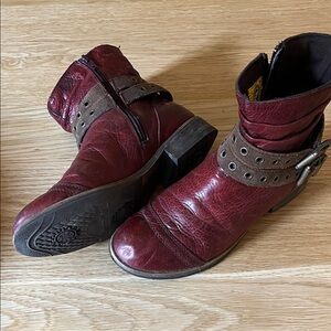 Caterpillar red leather boots sz 38